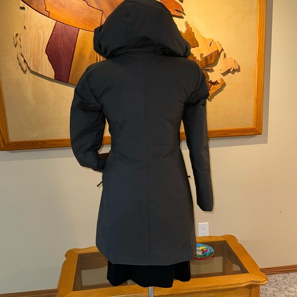 Aritzia Babaton Viewpoint Parka sz xs excellent condition worn twice - Picture 3 of 12